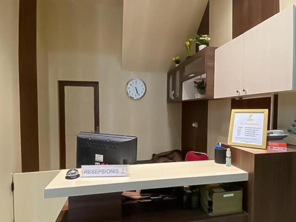 Grand Emperom Mitra Reddoorz Hotel